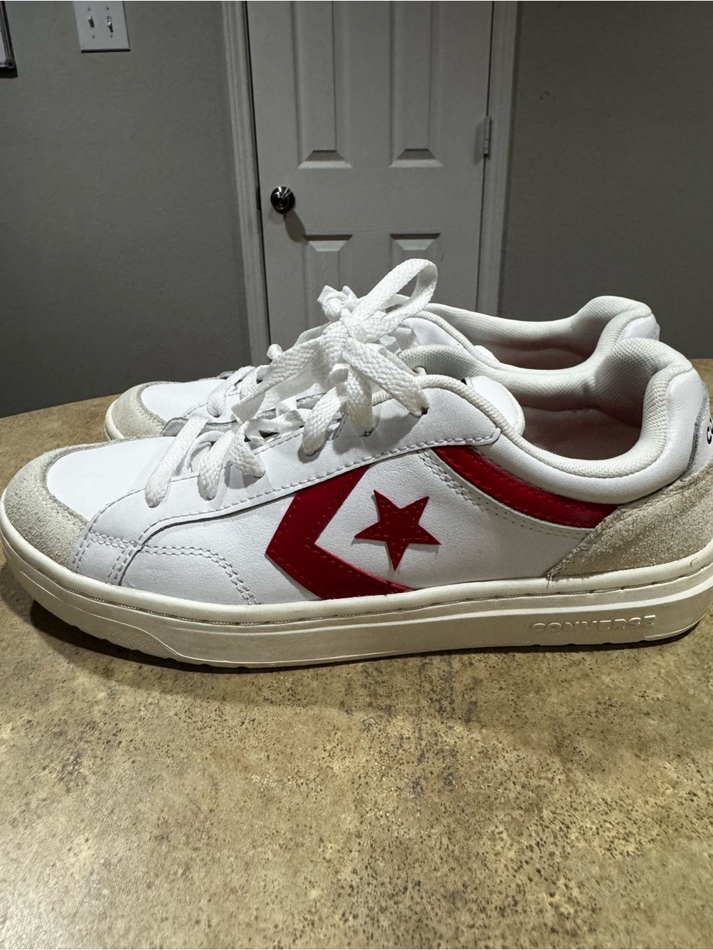 Converse size 9.5 W 8 M - Picture 2 of 7